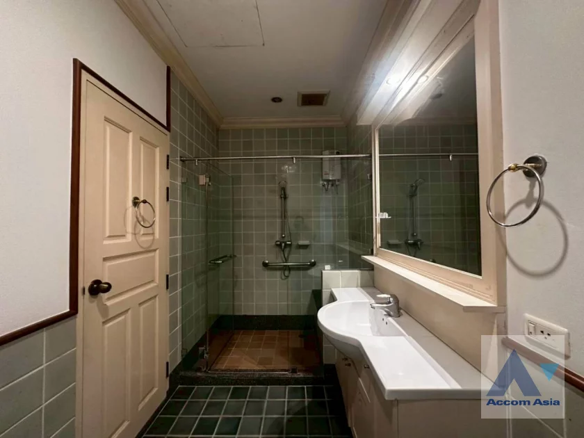 41  5 br House For Rent in Bang Na ,Bangkok BTS Bearing at House in compound AA23515