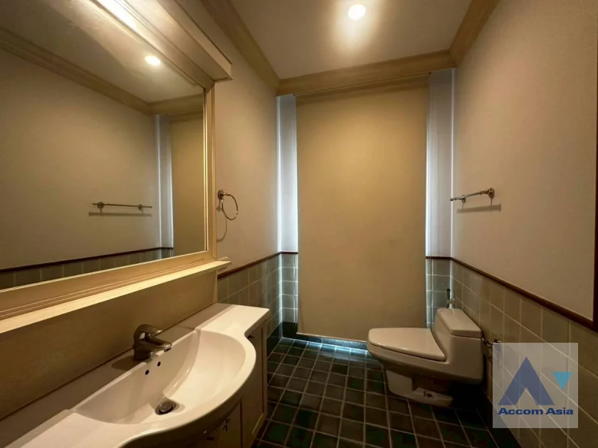 42  5 br House For Rent in Bang Na ,Bangkok BTS Bearing at House in compound AA23515