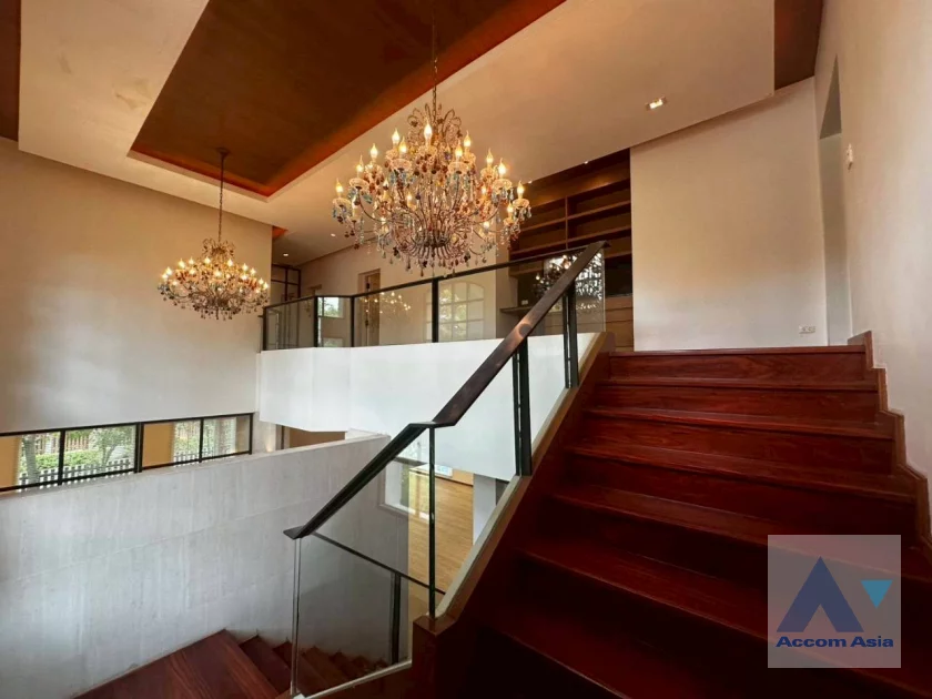 30  5 br House For Rent in Bang Na ,Bangkok BTS Bearing at House in compound AA23515