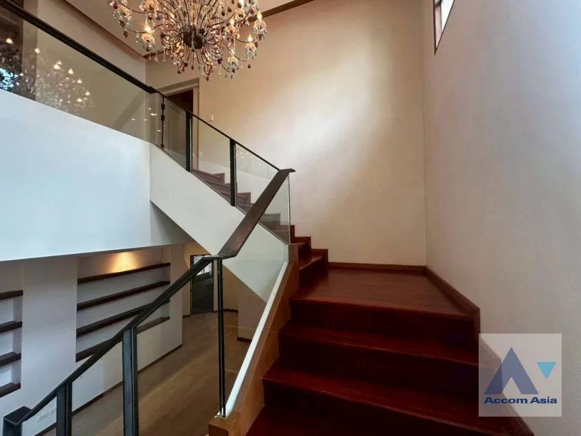 31  5 br House For Rent in Bang Na ,Bangkok BTS Bearing at House in compound AA23515