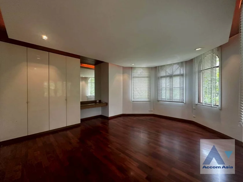 26  5 br House For Rent in Bang Na ,Bangkok BTS Bearing at House in compound AA23515