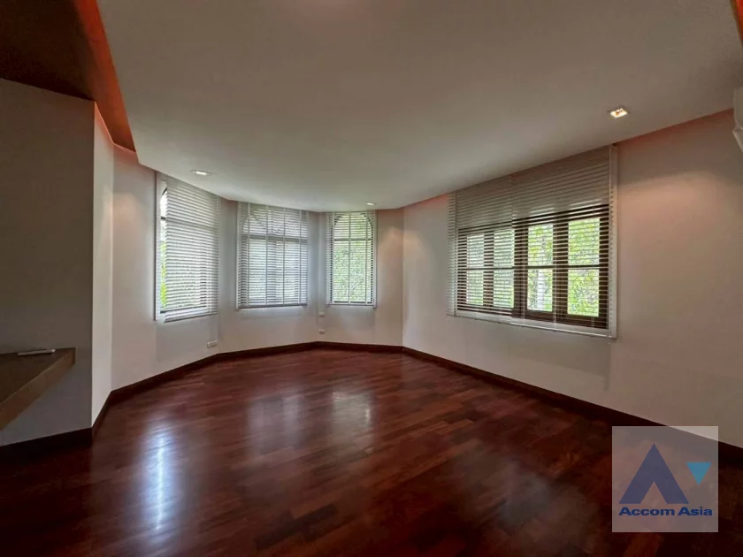 27  5 br House For Rent in Bang Na ,Bangkok BTS Bearing at House in compound AA23515