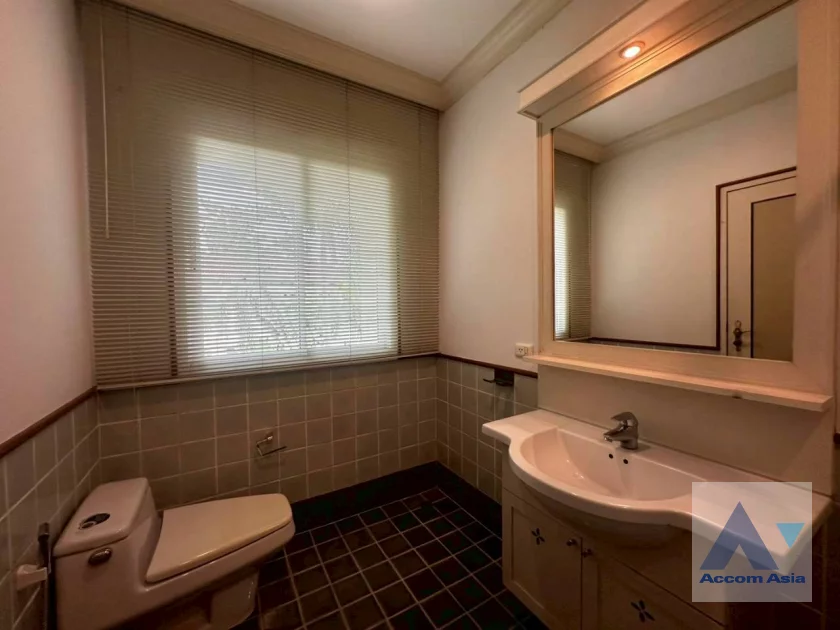 40  5 br House For Rent in Bang Na ,Bangkok BTS Bearing at House in compound AA23515
