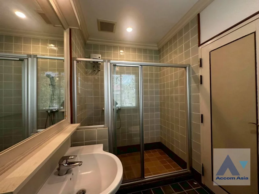 43  5 br House For Rent in Bang Na ,Bangkok BTS Bearing at House in compound AA23515