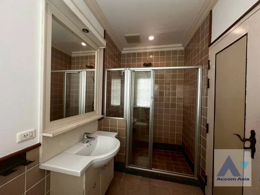 45  5 br House For Rent in Bang Na ,Bangkok BTS Bearing at House in compound AA23515