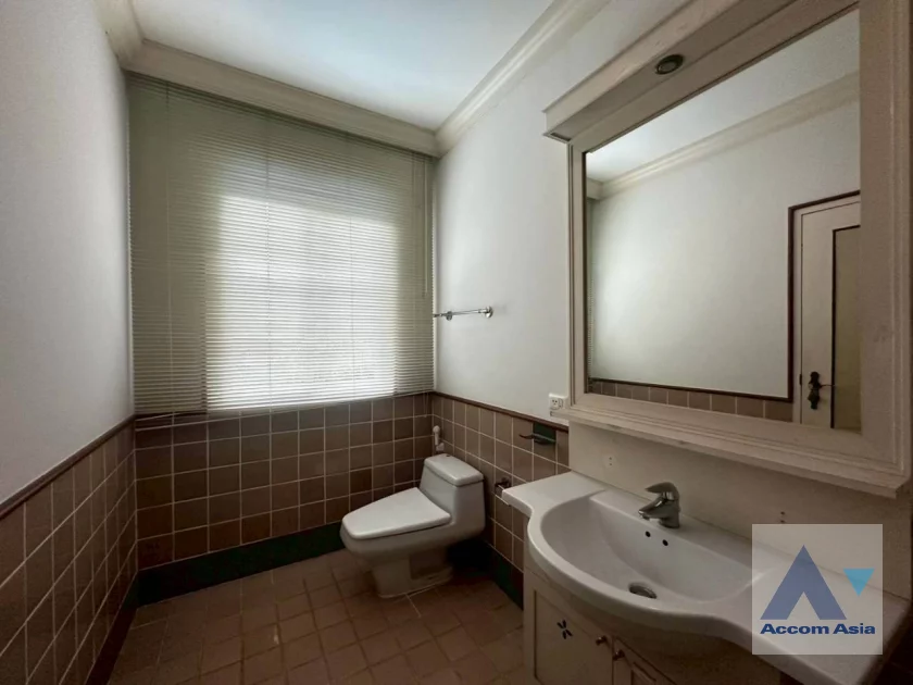 44  5 br House For Rent in Bang Na ,Bangkok BTS Bearing at House in compound AA23515