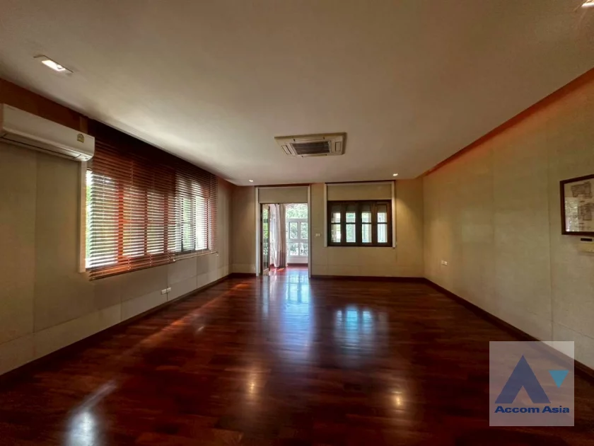35  5 br House For Rent in Bang Na ,Bangkok BTS Bearing at House in compound AA23515