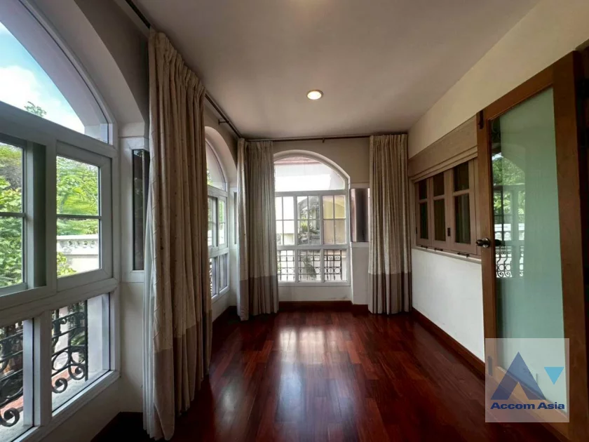 36  5 br House For Rent in Bang Na ,Bangkok BTS Bearing at House in compound AA23515
