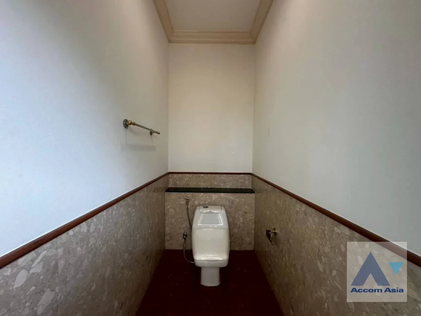51  5 br House For Rent in Bang Na ,Bangkok BTS Bearing at House in compound AA23515