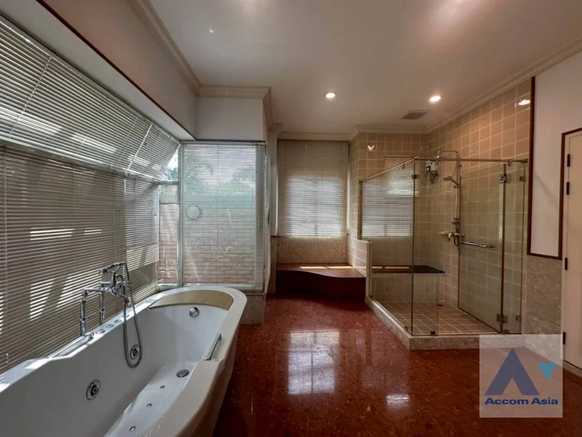 46  5 br House For Rent in Bang Na ,Bangkok BTS Bearing at House in compound AA23515