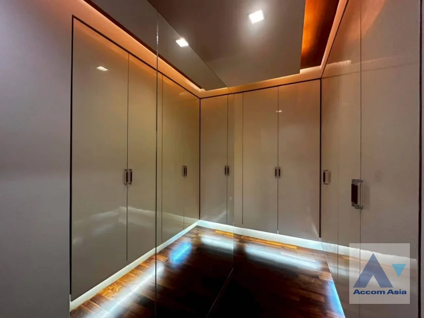 47  5 br House For Rent in Bang Na ,Bangkok BTS Bearing at House in compound AA23515