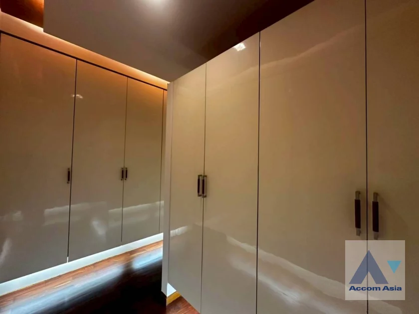 49  5 br House For Rent in Bang Na ,Bangkok BTS Bearing at House in compound AA23515