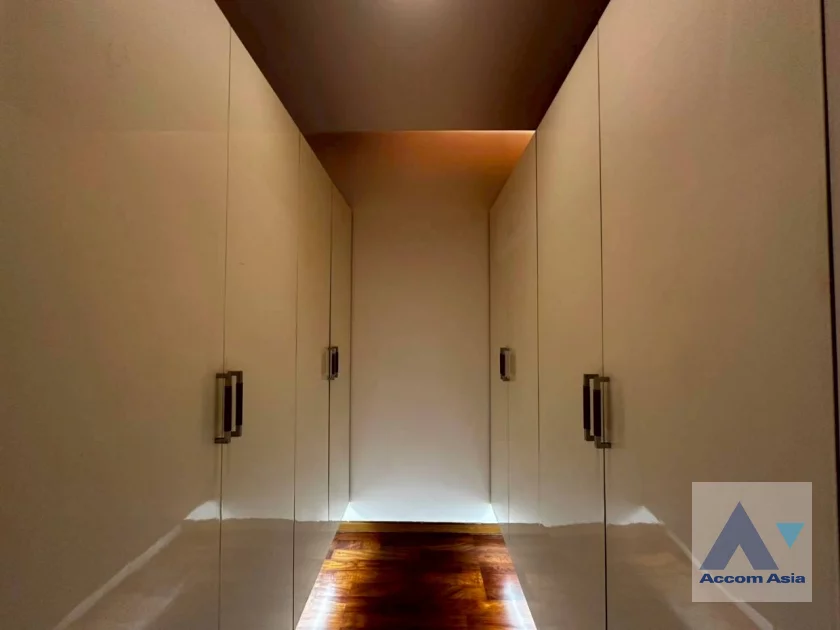 48  5 br House For Rent in Bang Na ,Bangkok BTS Bearing at House in compound AA23515