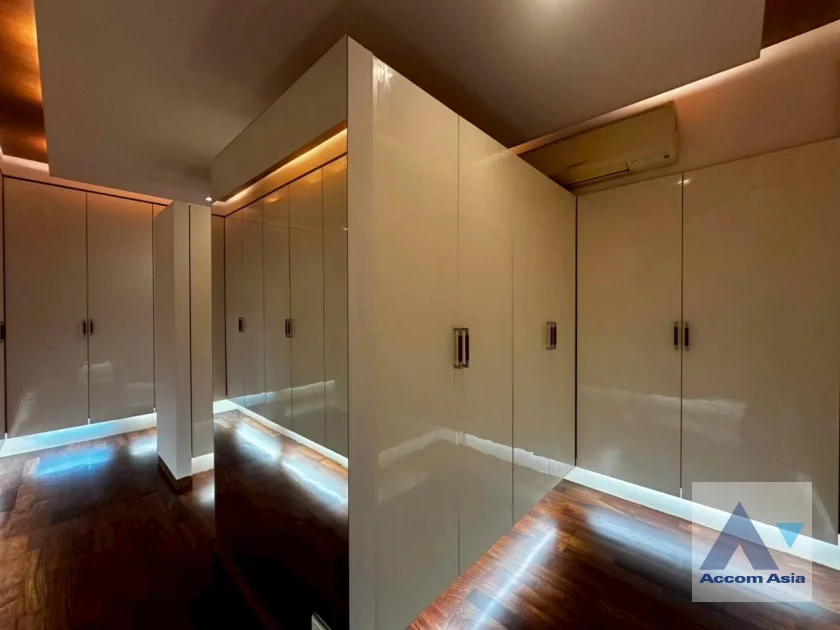 50  5 br House For Rent in Bang Na ,Bangkok BTS Bearing at House in compound AA23515