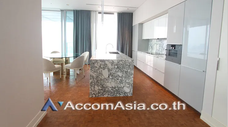unit 3 Bedrooms  Condominium For Rent in Silom, Bangkok  near BTS Chong Nonsi (AA23587)