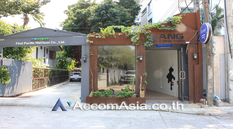  2  Studio Retail / Showroom for rent and sale in Sukhumvit ,Bangkok BTS Thong Lo AA23599
