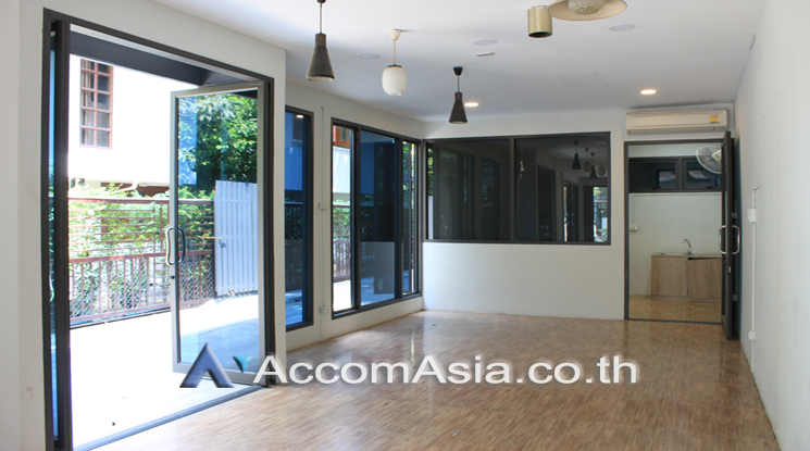  1  Studio Retail / Showroom for rent and sale in Sukhumvit ,Bangkok BTS Thong Lo AA23599