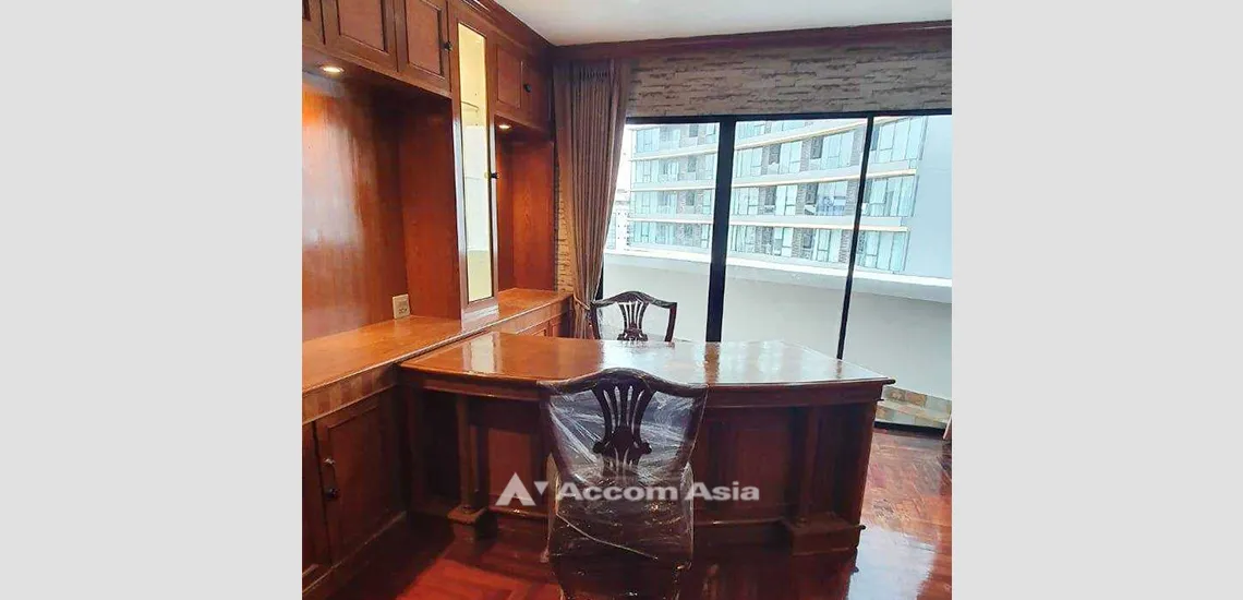 unit 3 Bedrooms  Condominium For Rent in Sukhumvit, Bangkok  near BTS Phrom Phong (23702)