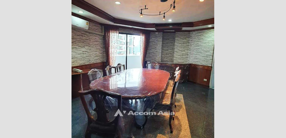 unit 3 Bedrooms  Condominium For Rent in Sukhumvit, Bangkok  near BTS Phrom Phong (23702)