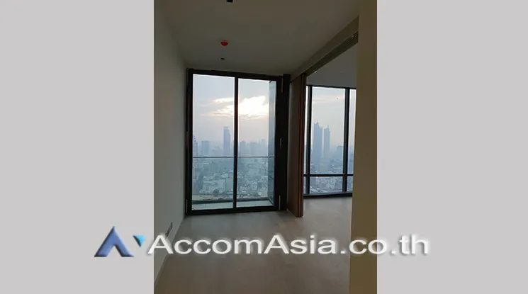 unit 1 Bedroom  Condominium For Sale in Silom, Bangkok  near BTS Chong Nonsi (AA23928)