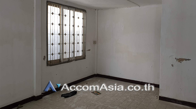  2  2 br House For Rent in Ploenchit ,Bangkok MRT Lumphini AA24101