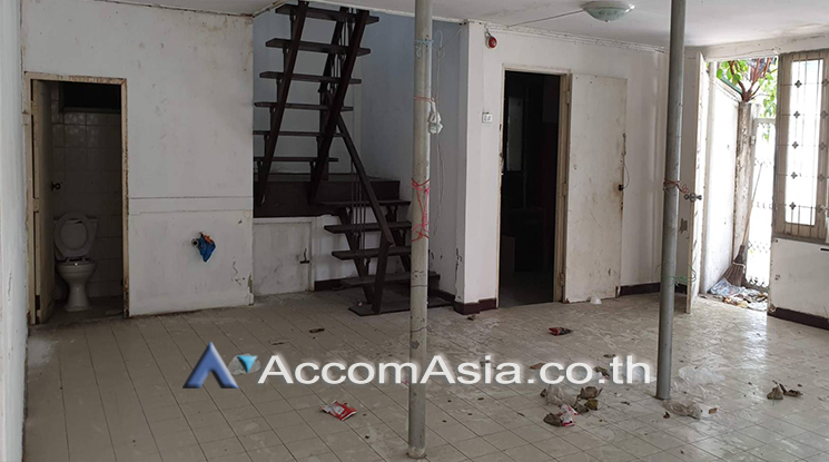  1  2 br House For Rent in Ploenchit ,Bangkok MRT Lumphini AA24101