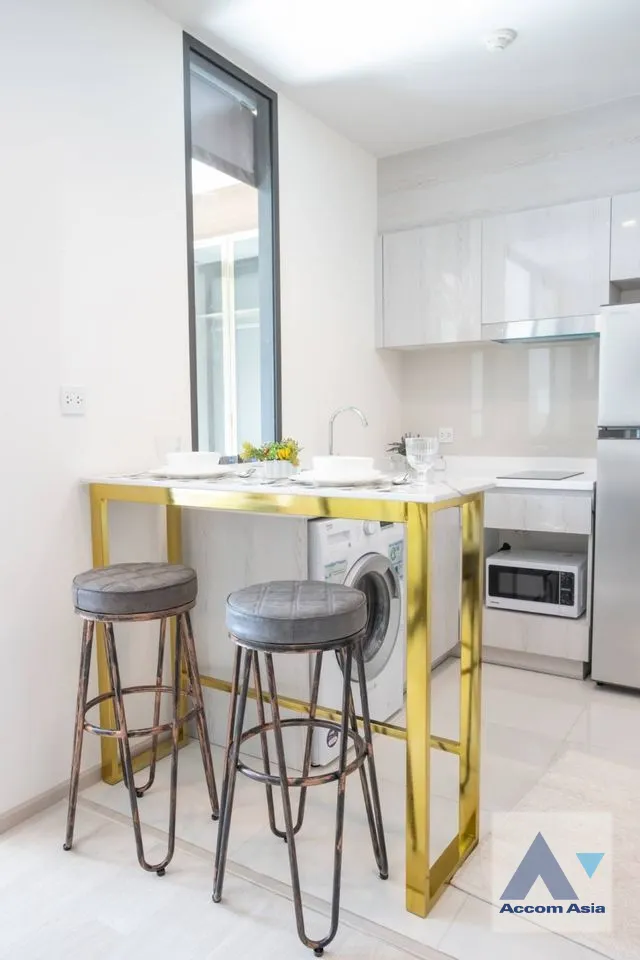 unit 1 Bedroom  Condominium For Rent in Ploenchit, Bangkok  near BTS Ploenchit (AA24104)