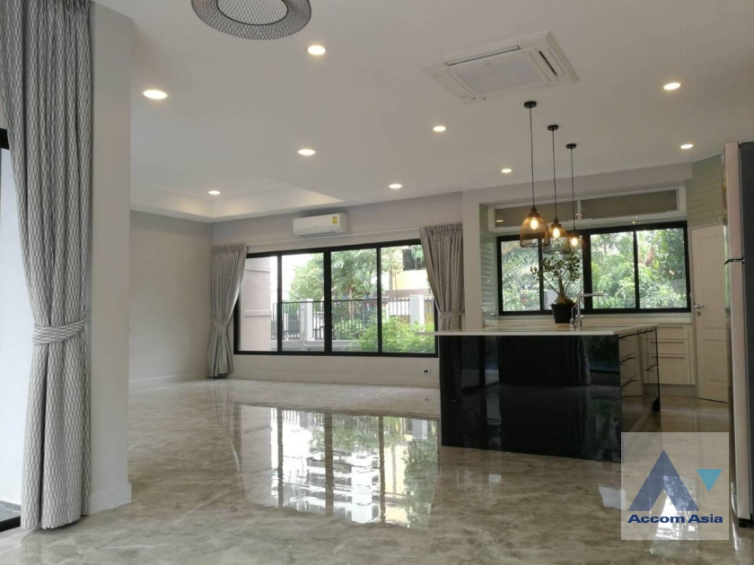 5  4 br House For Rent in Sukhumvit ,Bangkok BTS Phrom Phong AA24155