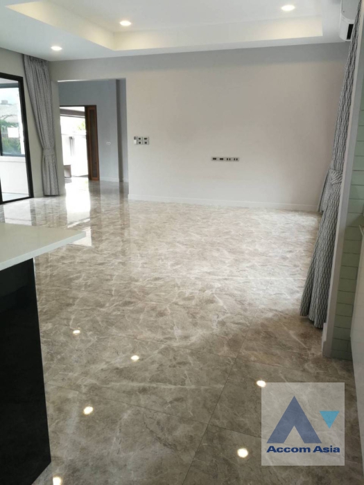 7  4 br House For Rent in Sukhumvit ,Bangkok BTS Phrom Phong AA24155