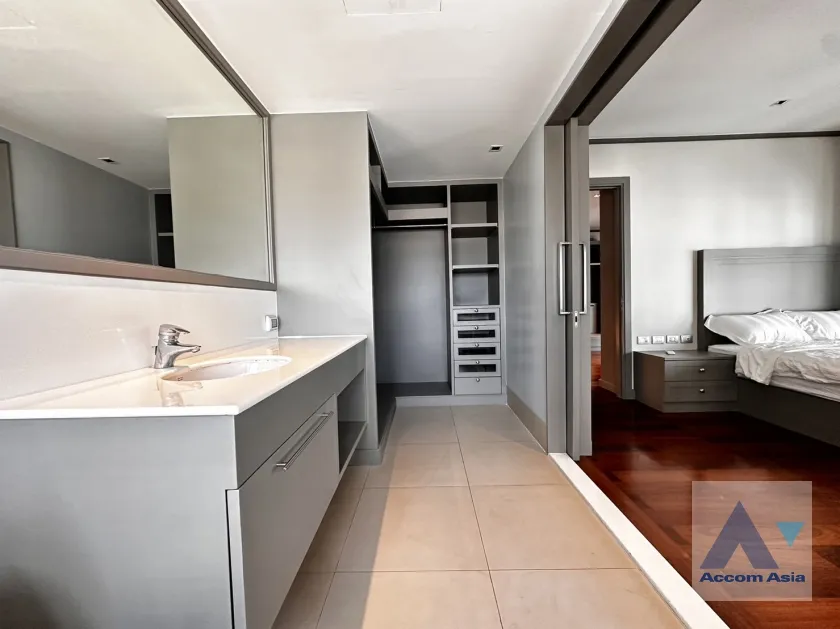 unitPrivate Swimming Pool, Duplex Condo, Pet friendly |  3 Bedrooms  Condominium For Rent & Sale in Sukhumvit, Bangkok  near BTS Phrom Phong (AA24166)