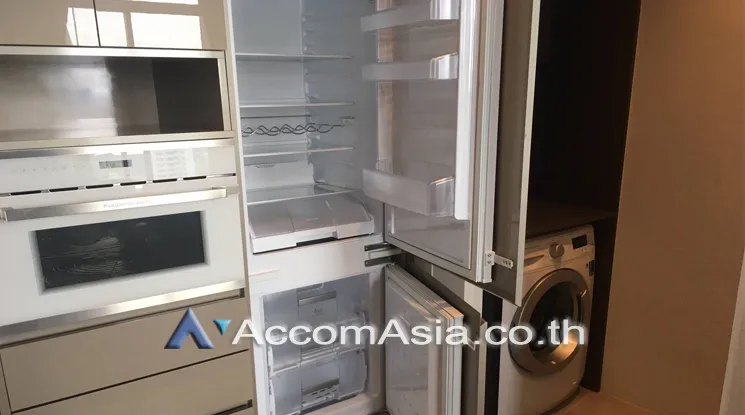 unit 2 Bedrooms  Condominium For Rent in Sukhumvit, Bangkok  near BTS Phrom Phong (AA24173)