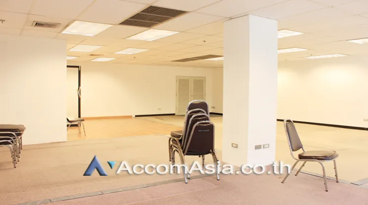 unit Office space For Rent in Ploenchit, Bangkok  near BTS Chitlom (AA24253)