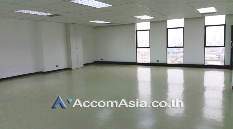  2  Office Space For Rent in Ratchadaphisek ,Bangkok MRT Sutthisan at Cs Tower AA24286