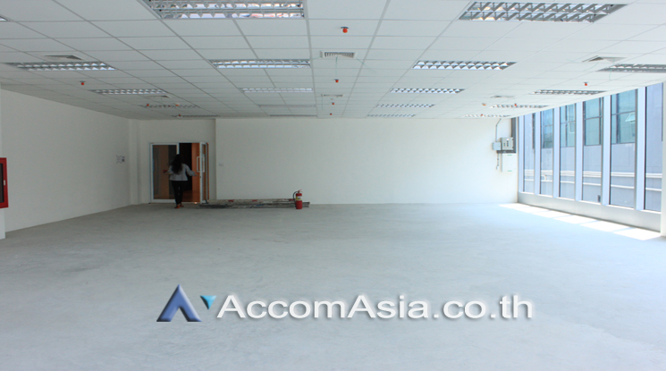  1  Office Space For Rent in Sukhumvit ,Bangkok BTS Phra khanong at Summer Hub AA24299