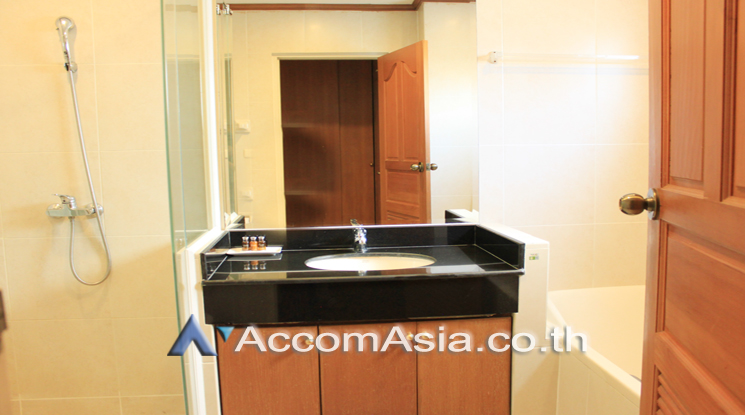 8  3 br Apartment For Rent in Sukhumvit ,Bangkok BTS Nana at Comfortable and Fully Furnished Apartment near BTS AA24339
