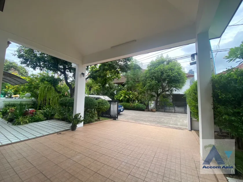 1  5 br House For Rent in Sukhumvit ,Bangkok BTS Thong Lo at Thonglor House Compound AA24348