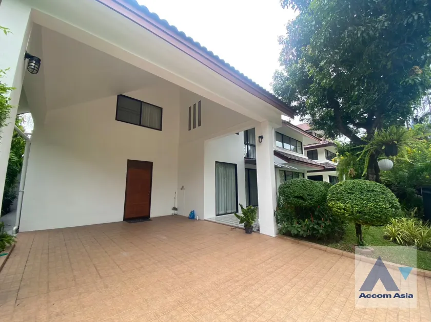 unit 5 Bedrooms  House For Rent in Sukhumvit, Bangkok  near BTS Thong Lo (AA24348)