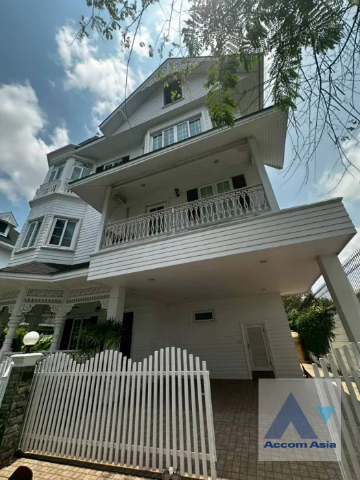 unit 4 Bedrooms  House For Rent in Bang Na, Bangkok  (AA31653)