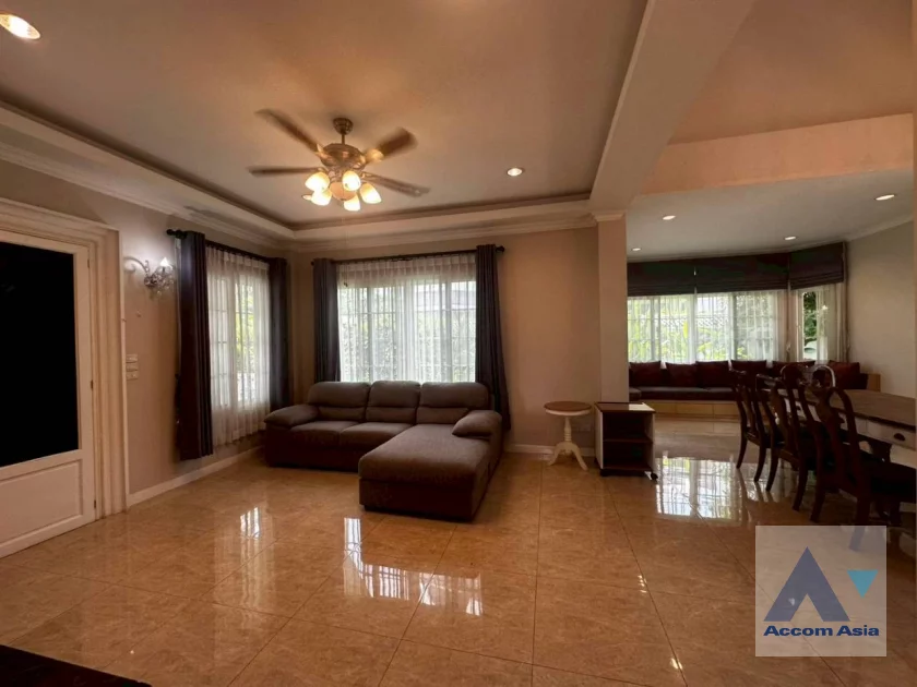 unit 4 Bedrooms  House For Rent in Bang Na, Bangkok  (AA31653)