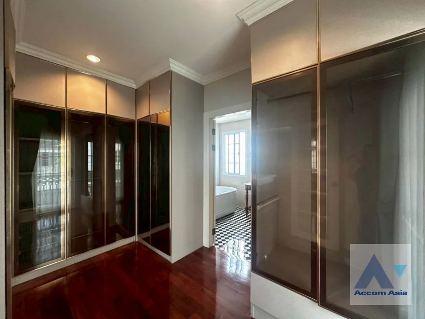 32  4 br House For Rent in Bang Na ,Bangkok  at Fantasia Villa 4 AA31653