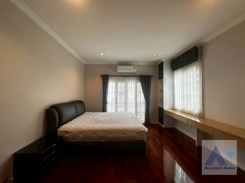 38  4 br House For Rent in Bang Na ,Bangkok  at Fantasia Villa 4 AA31653
