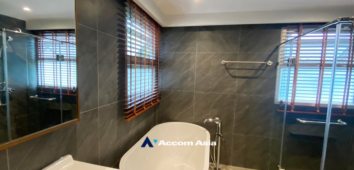 20  4 br House for rent and sale in Sukhumvit ,Bangkok BTS Phrom Phong at House suite for family AA24413