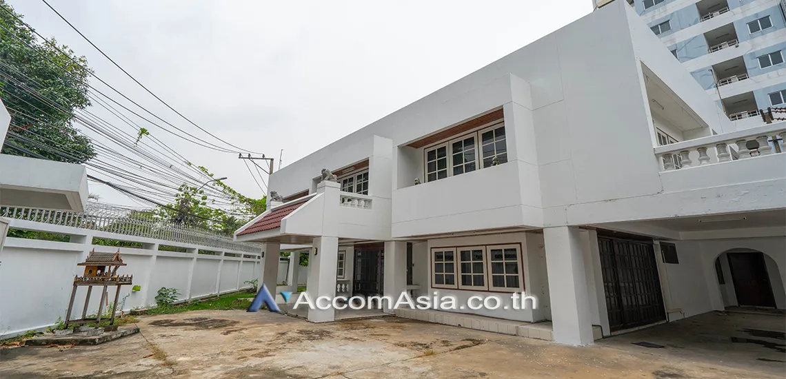 unitHome Office |  3 Bedrooms  House For Rent & Sale in Sukhumvit, Bangkok  near BTS Asok - MRT Sukhumvit (AA24422)