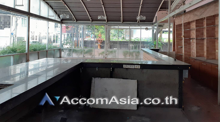  1  Retail / Showroom For Rent in Sukhumvit ,Bangkok BTS Asok AA24526