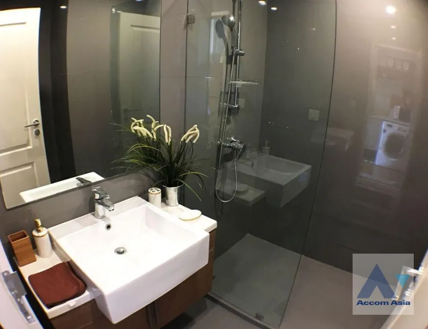 unitNoble Revo Silom Condominium