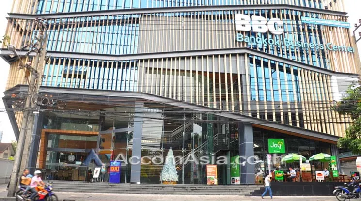 unit Office space For Rent in Sukhumvit, Bangkok  near BTS Ekkamai (AA24583)