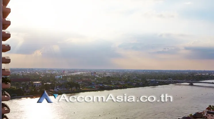 unit 3 Bedrooms  Condominium For Sale in Phaholyothin, Bangkok  (AA24616)