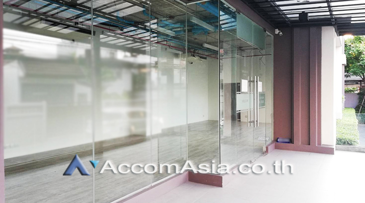  2  Retail / Showroom For Rent in Sukhumvit ,Bangkok BTS Phrom Phong AA24617