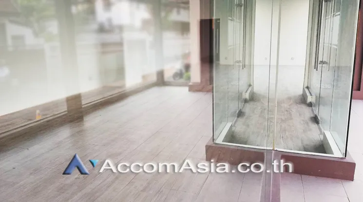 1  Retail / Showroom For Rent in Sukhumvit ,Bangkok BTS Phrom Phong AA24617