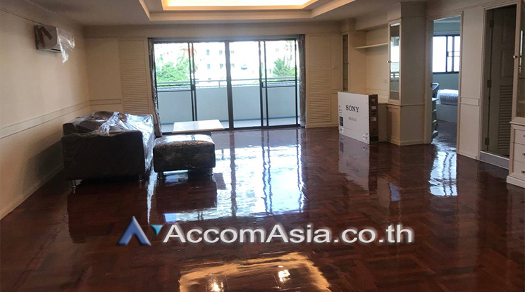  1  3 br Apartment For Rent in Sukhumvit ,Bangkok BTS Phrom Phong at Low-rise apartment, Walk 400m to BTS AA24638
